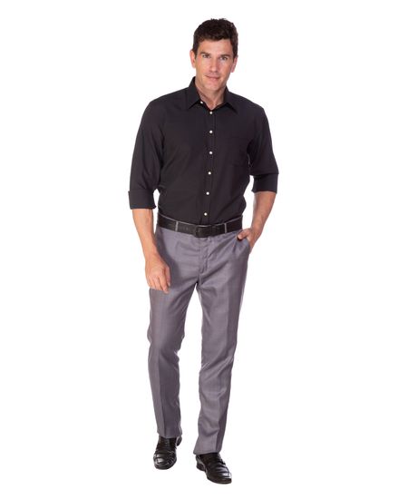 Homem vestindo camisa social masculina preta lisa manga longa | Camisaria Colombo
