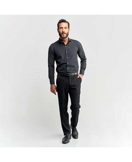 Homem vestindo camisa social masculina preta lisa | Camisaria Colombo