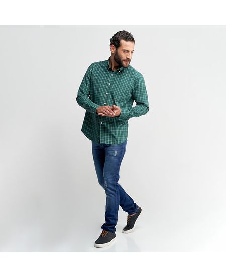 Homem vestindo camisa social masculina verde xadrez manga longa | Camisaria Colombo