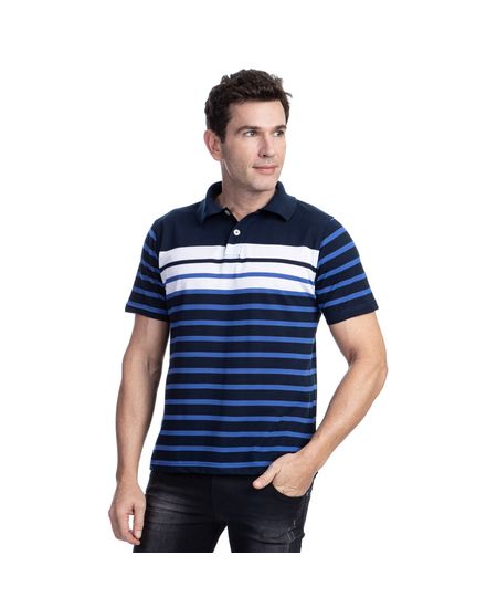 Homem vestindo camisa polo masculina piquet azul escuro listrada e detalhe branco | Camisaria Colombo