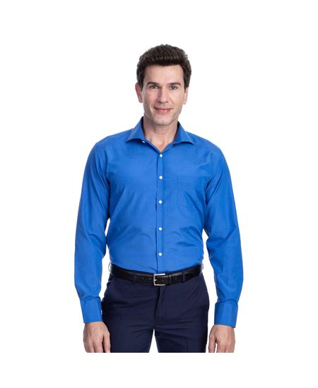 Homem vestindo camisa social masculina azul piscina lisa manga longa | Camisaria Colombo