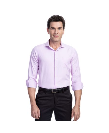 Homem vestindo camisa social masculina lilás lisa | Camisaria Colombo